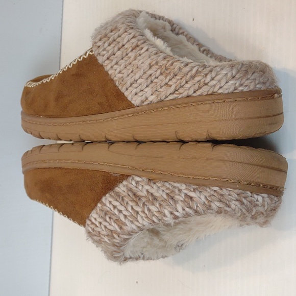 Dearfoams Cozy Comfort Women's Moc Toe Clog Slippers with Chunky Knit Collar - Picture 8 of 12